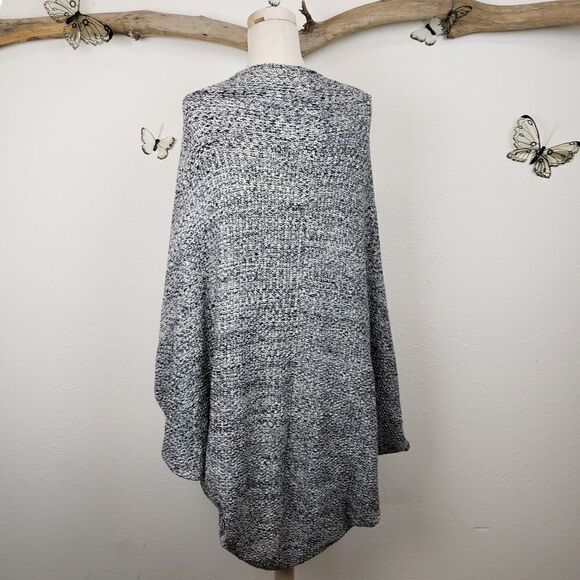 Active USA oversized slouchy knit cocoon shrug - Picture 5 of 7